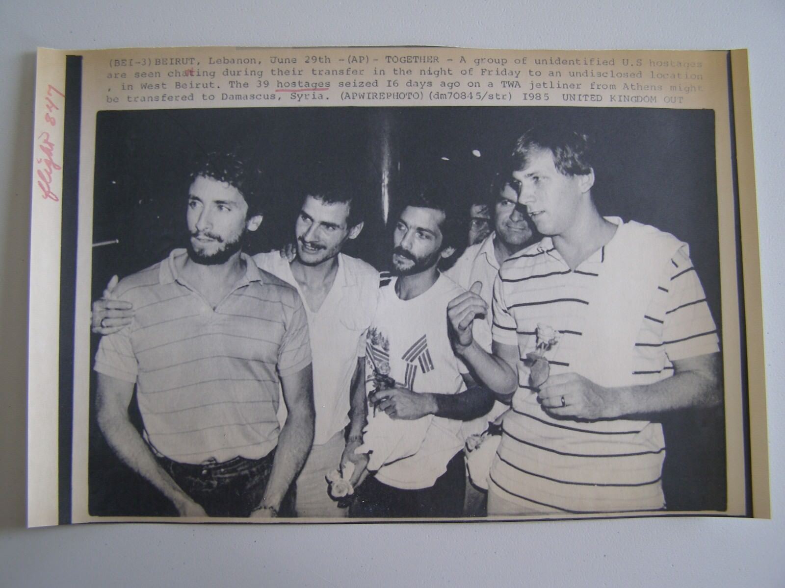 Vtg Wire Press Photo Twa 847 Hijacking 6/85 Group Of Unidentified Hostages Talk