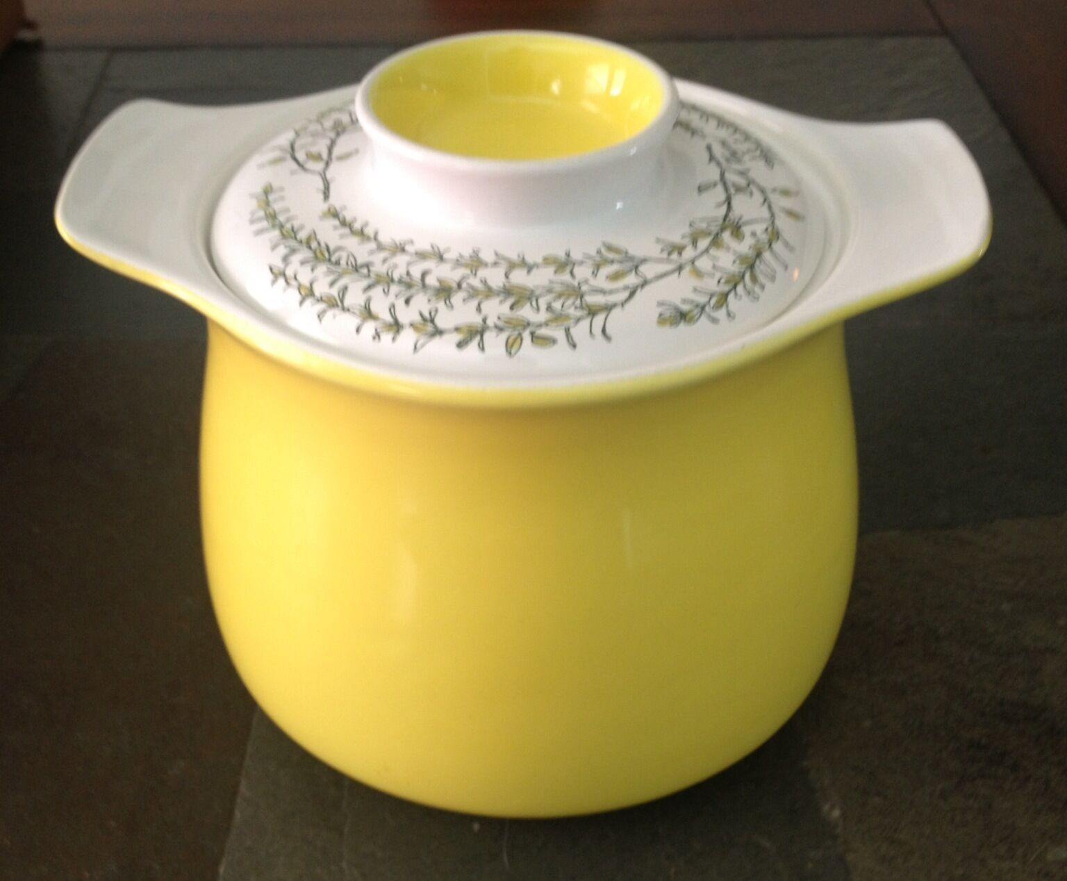 Poole Pottery Sunshine Yellow Pop Art Robert Jefferson 3 1/2 Pint Thyme Stew Pot